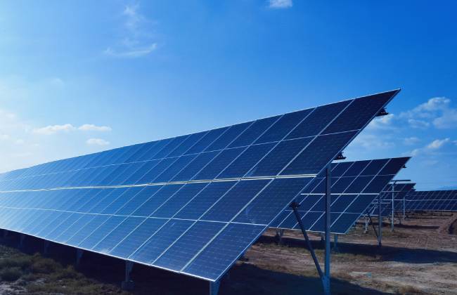 机构预测：2025年中国光伏新增装机规模超300GW(图1)