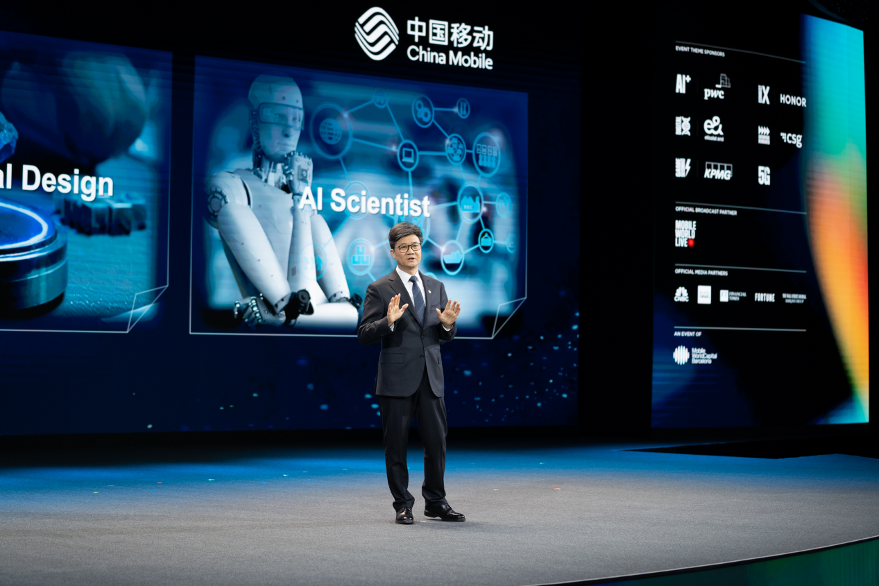 2025：中国移动总经理何飚：拥抱“AI+”新时代 共谱数智新篇章(图1)