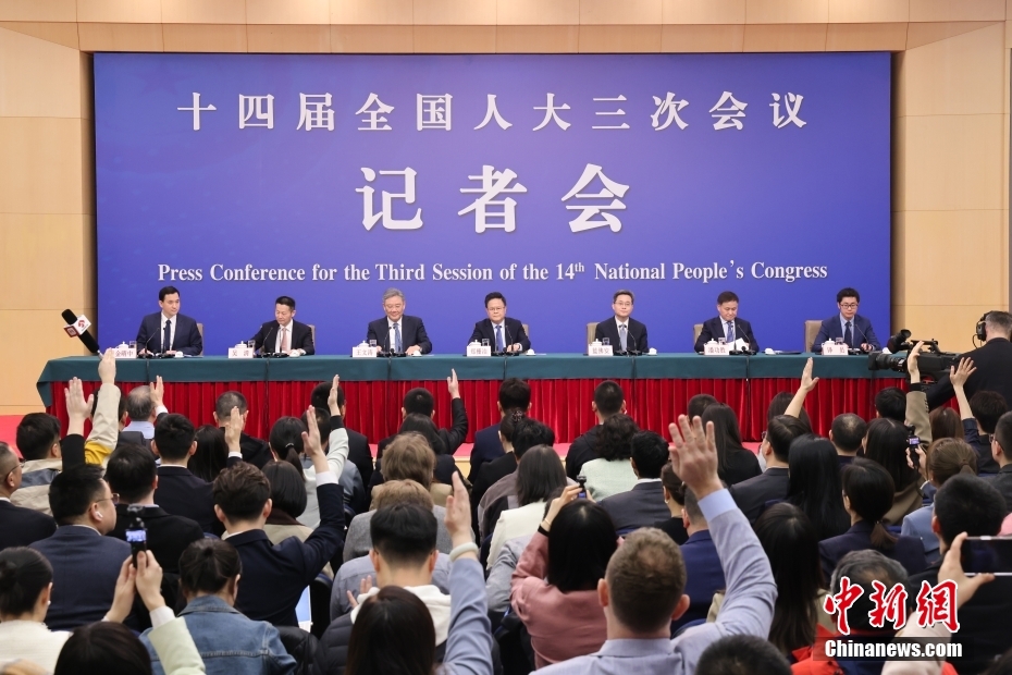 证监会主席：长期资金长周期考核政策文件将尽快推出(图1)