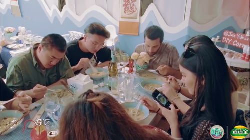 《中餐厅3》黄晓明Linda厨飙戏“假戏真做”?道道全宋嫂鱼羹他乡遇故知(图5) 《中餐厅3》黄晓明Linda厨飙戏“假戏真做”?道道全宋嫂鱼羹他乡遇故知(图5)