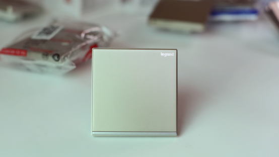 罗格朗开关内部拆解，实力说话！(图3)