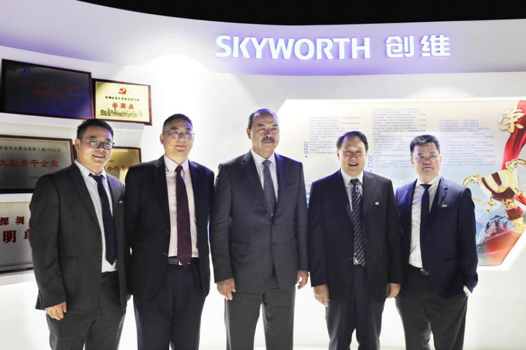 感受中国科技，乌兹别克斯坦总理点赞创维(图1)