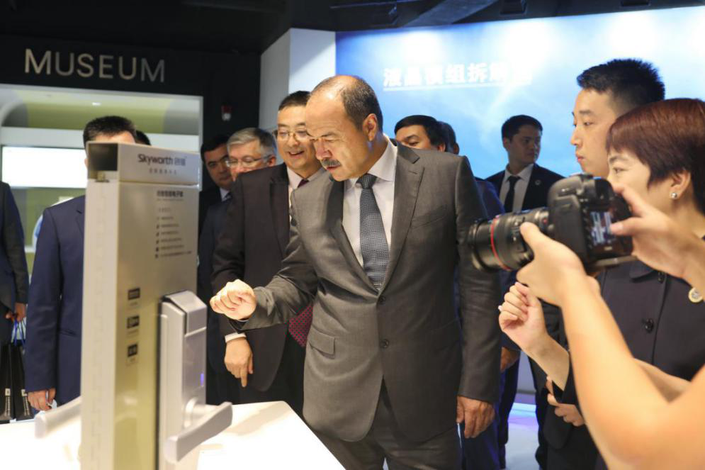 感受中国科技，乌兹别克斯坦总理点赞创维(图3)