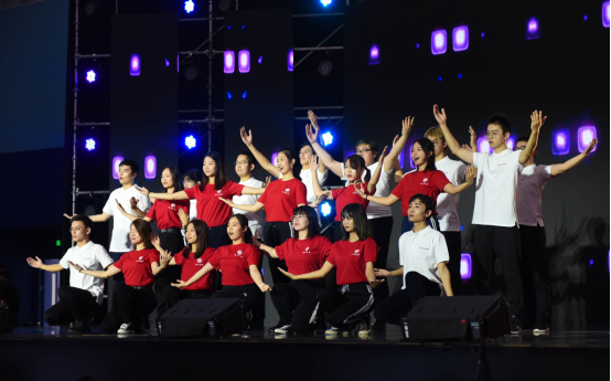 时代强音致敬北大医学 虎牙直播《真正的歌手》校园巡演首场开唱(图1)