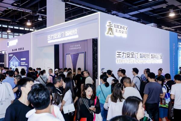 门博会首日聚焦全场！王力重磅新品发布、百万级网红打卡、主流媒体报道，火爆出圈！(图1)
