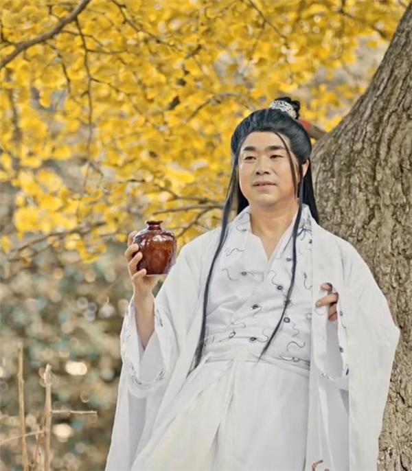 “挖呀挖”黄老师开始转型：素颜遭吐槽 “丑”局长解围(图6)