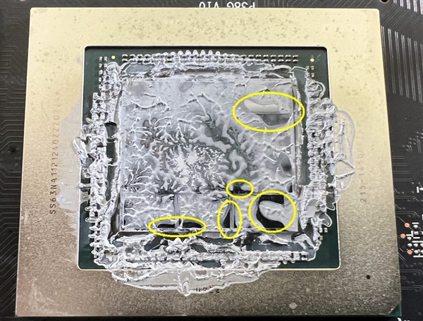 撼讯AMD RX 7900 XTX高温110℃！拆开一看 硅脂凌乱(图4)