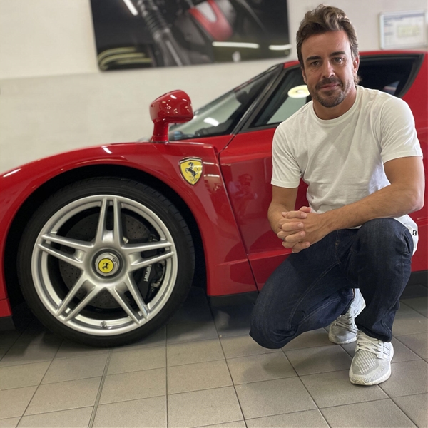 绝世孤品！F1世界冠军费尔南多·阿隆索的法拉利ENZO即将拍卖(图4)